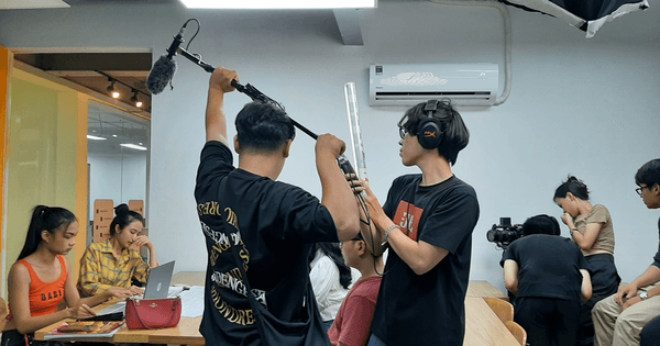 Thất nghiệp là đi làm mạng xã hội?: Bỏ hết để làm TikToker, YouTuber...